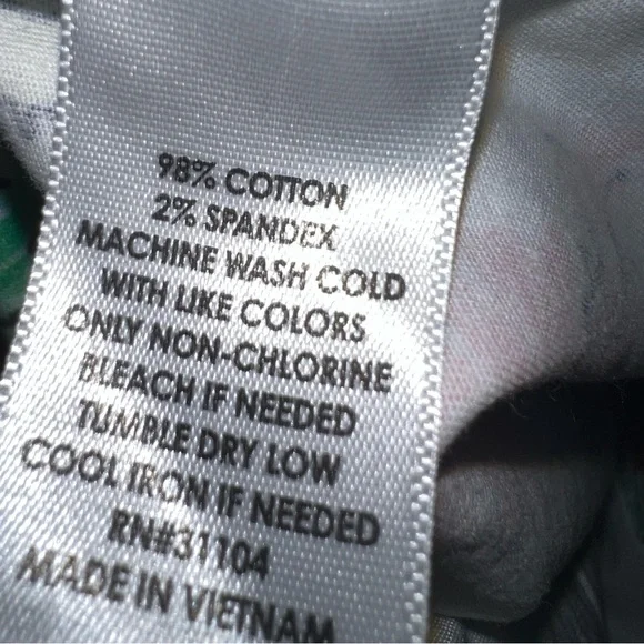 Crown & Ivy Shelby Botanicals Scalloped Hem Chino Stretch Shorts - Picture 4 of 4